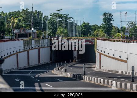 Badung, Indonésie. 22nd mars 2023. Un passage souterrain dans le village de Tuban est vu vide le jour de Nyepi. Bali célèbre Nyepi, ou le jour du silence, sur lequel ils ne travaillent pas, ne pas allumer les lumières, ne pas voyager, et ne vous laissez pas tenter par des indulgences, pour marquer le nouvel an hindou balinais Saka, qui tombe sur 22 mars 2023. Crédit : SOPA Images Limited/Alamy Live News Banque D'Images