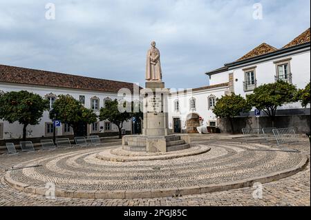 Monument à l'évêque Francisco Gomes de Avelar à Faro, Portugal Banque D'Images