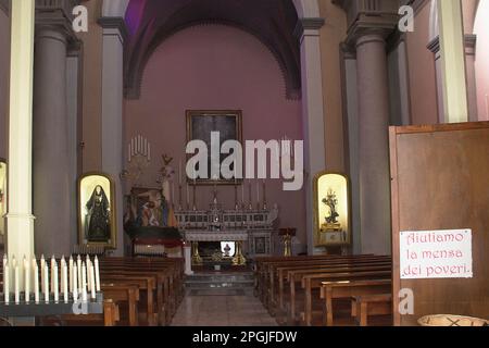 Gallipoli, Italie. Intérieur de Chiesa Rettoria Maria Santissima del Monte Carmelo e della Misericordia. Banque D'Images