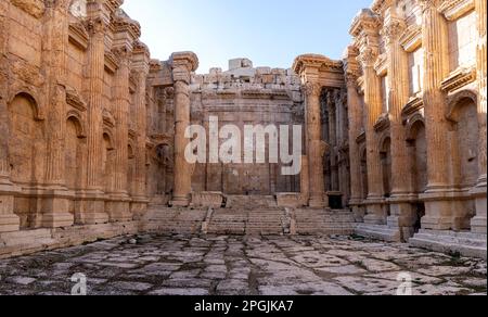 Ruines du temple Jupiter et grande cour d'Heliopolis à Baalbek, vallée de la Bekaa, Liban Banque D'Images