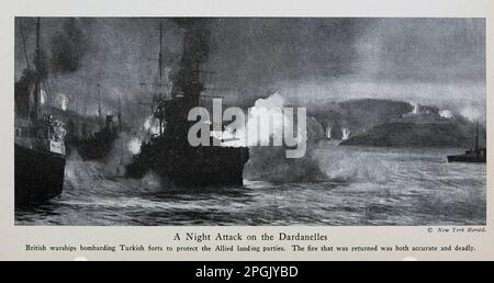 Une attaque de nuit sur les navires de guerre britanniques Dardanelles bombardent des forts turcs pour protéger les parties d'atterrissage alliées. Le feu retourné a été précis et mortel dans le livre ' actes d'héroïsme et de bravoure : le livre des héros et de l'audace personnelle ' par Elwyn Alfred Barron et Rupert Hughes, Date de publication 1920 Éditeur New York : Harper & Brothers Publishers Banque D'Images