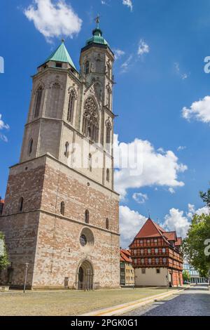 L'église historique Andreaskirche et la maison de pesage à Braunschweig, Allemagne Banque D'Images