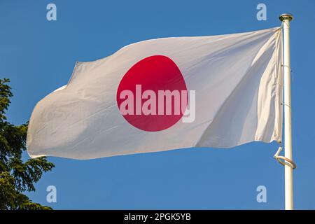 Drapeau national du Japon Nisshoki à Blue Sky Banque D'Images