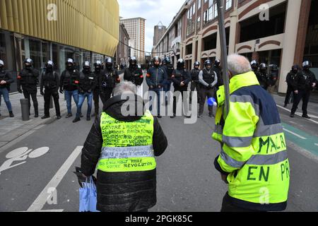 Lille, France. 23rd mars 2023. Protestations massives à travers la France contre la réforme des retraites.l'âge de la retraite est prévu de passer de 62 à 64 ans. Credit: Pmvfoto/Alay Live News Banque D'Images