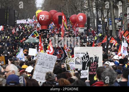 Julien Mattia / le Pictorium - manifestation le 23 mars contre la réforme des retraites, à Paris. - 21/1/2017 - France / Paris / Paris - manifestation le 23 mars contre la réforme des retraites, à Paris. Banque D'Images