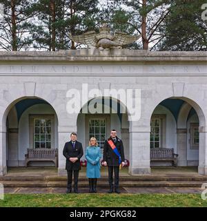 De gauche à R Royaume-Uni Ambassadeur slovaque M. Róbert Ondrejcsák, Mme Gerry Manolas Président MAFCSV, Marek Sobola PhD, Secrétaire général et fondateur de Servare et Manere Banque D'Images