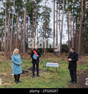 De gauche à R Mme Gerry Manolas Présidente MAFCSV, Marek Sobola PhD, Secrétaire général et fondateur de Servare et Manere, Ambassadeur slovaque du Royaume-Uni M. Róbert Ondrejcsák Banque D'Images