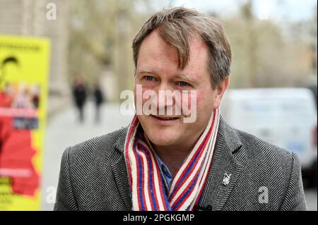 Londres, Royaume-Uni. Richard Ratcliffe a rendu visite à Vahid Beheshti, qui est le 29 e jour de sa grève de la faim, pour exiger que le gouvernement britannique proscrit le corps des Gardiens de la révolution islamique (IRGC). Richard Ratcliffe a entamé une deuxième grève de la faim pendant 21 jours, le 24th octobre 2021, afin de faire pression sur le Foreign Office pour qu'il négocie davantage la libération de sa femme Nazanin Zaghari-Ratcliffe. Le Foreign Office, Whitehall. Crédit : michael melia/Alay Live News Banque D'Images