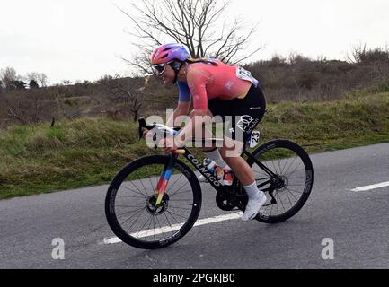 De panne, Belgique. 23rd mars 2023. Italienne Chiara Consonni de l'équipe AdQ des Émirats arabes Unis photographiée en action lors de la course d'élite féminine de la course cycliste d'une journée « Classique Brugge-de panne », 159, à 5 km de Brugge à de panne, jeudi 23 mars 2023. BELGA PHOTO DIRK WAEM crédit: Belga News Agency/Alay Live News Banque D'Images