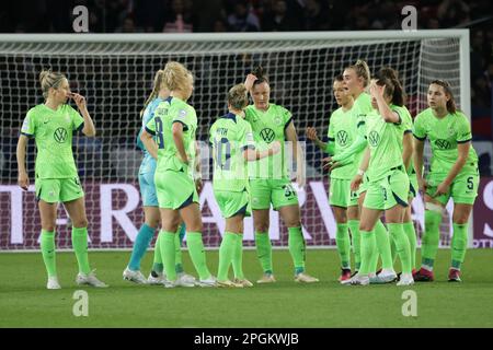 PARIS, FRANCE - MARS 22: Womes football Match Paris Saint-Germain v VfL Wolfsburg, 0:1 : quart-finale 1st jambe - UEFA Women's Champions League. Wolfsburgs joueurs: #13 Felicitas RAUCH, #31 M. HEGERING, #4 Kathrin HENDRICH, #6 Dominique JANSSEN, #10 Svenja HUTH, #11 Alexandra POPP, #14 Jill ROORD, #29 JULE BRAND, #5 Lena OBERDORF, #23 Sveindís Jane J'NSD'TTIR, #8 Lena LATTWAIN, #9 Eva PAJOR, #7 Pauline BREMER, lors du quart-finale de la Ligue des champions des femmes de l'UEFA 1st Leg Match entre le PSG et le parc de Saint-Germain à Paris, à Saint-Wolffsburg, 22 mars, à Paris 2023 à Paris, France. frais Banque D'Images