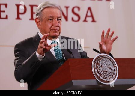 Mexico, Mexique. 23rd mars 2023. Le président mexicain, Andres Manuel Lopez Obrador, parle lors de la conférence de presse quotidienne du matin au Palais national. Sur 23 mars 2023 à Mexico, Mexique. (Photo de Carlos Santiago/ Eyepix Group/Sipa USA) crédit: SIPA USA/Alay Live News Banque D'Images