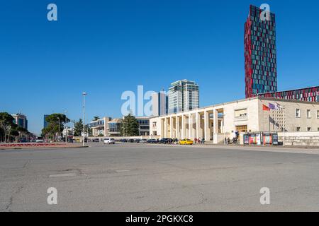 Tirana, Albanie. Mars 2023. Vue extérieure du Musée archéologique national du centre-ville Banque D'Images