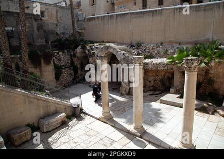 Le Cardo est une ancienne rue romaine découverte dans la vieille Jérusalem Banque D'Images