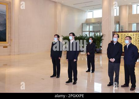 (230323) -- PÉKIN, 23 mars 2023 (Xinhua) -- Wang Huning, membre du Comité permanent du Bureau politique du Comité central du Parti communiste de Chine (CPC) et président du Comité national de 14th de la Conférence consultative politique populaire de Chine, visite la Fédération chinoise de l'industrie et du commerce (ACFIC) sur 23 mars 2023. Confié par Xi Jinping, secrétaire général du Comité central du CPC, Wang a récemment visité les comités centraux des parties non-CPC et de l'ACFIC. (Réceptacle Xinhua/Liu) Banque D'Images