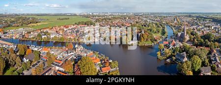 Panorama aérien de la ville traditionnelle Oudekerk aan de Amstel aux pays-Bas Banque D'Images