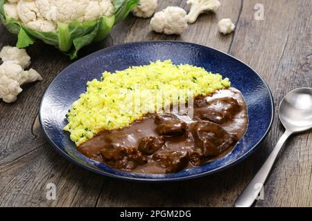 riz au chou-fleur et curry de bœuf Banque D'Images