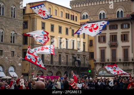 Défilé et lancement de drapeau sur la Piazza della Signoria le 18 2023 février en l'honneur d'Anna Maria Luisa de Medici - le dernier Medici. Banque D'Images