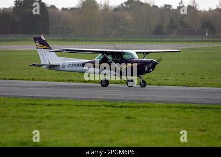 Aéroport de North Weald Essex, Cessna 152, G-lomn, Banque D'Images