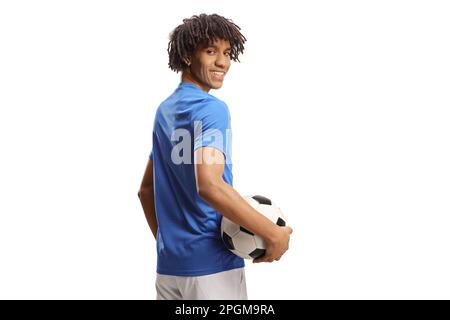 Joueur de football américain africain tenant une balle et regardant derrière l'épaule isolée sur fond blanc Banque D'Images