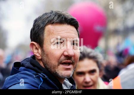 Olivier Besancenot à la Journée nationale de protestation contre le projet de droit de la retraite d'Emmanuel Macron 23th mars 2023 - Paris - France Banque D'Images