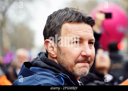 Olivier Besancenot à la Journée nationale de protestation contre le projet de droit de la retraite d'Emmanuel Macron 23th mars 2023 - Paris - France Banque D'Images