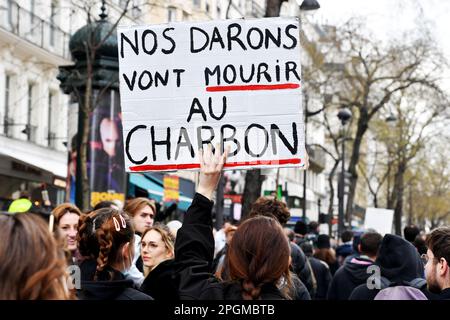 Projet de la Journée nationale de protestation contre le droit de la retraite d'Emmanuel Macron 23th mars 2023 - Paris - France Banque D'Images