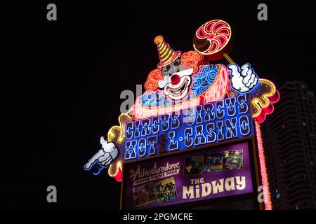 Une photo du panneau d'affichage du Circus Circus Hotel and Casino la nuit. Banque D'Images