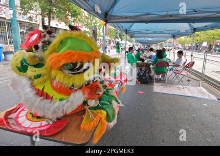 Toronto, Canada - 25 août 2013 : les gens jouent au jeu de Mahjong dans Chinatown, Toronto, Canada. Banque D'Images