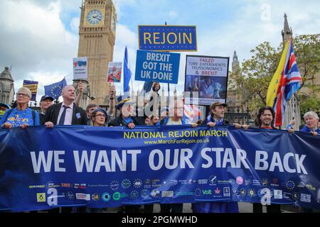 Londres, Royaume-Uni. 22 octobre 2022. National rejoins March 'nous voulons notre Star Back' de Hyde Park à Parliament Square. © Waldemar Sikora Banque D'Images