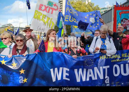 Londres, Royaume-Uni. 22 octobre 2022. National rejoins March 'nous voulons notre Star Back' de Hyde Park à Parliament Square. © Waldemar Sikora Banque D'Images