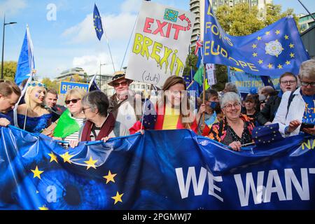 Londres, Royaume-Uni. 22 octobre 2022. National rejoins March 'nous voulons notre Star Back' de Hyde Park à Parliament Square. © Waldemar Sikora Banque D'Images