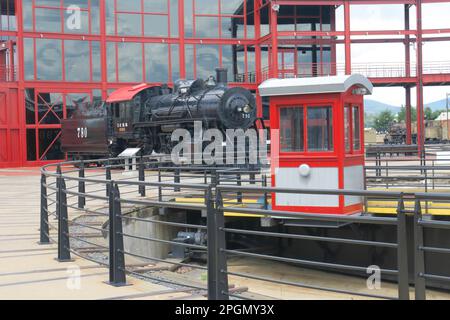 Locomotive à vapeur 780 photographiée en face de la Roundhouse au site historique national de Steamtown, à Scranton, en Pennsylvanie Banque D'Images