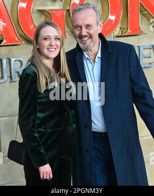 Emily Head et Anthony Head assistent à la première de Dungeons & Dragons: Honor Among Thieves, Londres, Royaume-Uni. Photo prise le 23 mars 2023. Banque D'Images