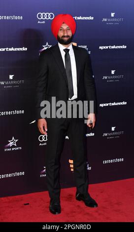 Mumbai, Inde. 23rd mars 2023. Le joueur de hockey indien Sardara Singh pose pour une photo pendant le tapis rouge Indian Sports Honors à Mumbai. Le prix vise à récompenser l'excellence dans divers sports et à encourager les talents à venir. Crédit : SOPA Images Limited/Alamy Live News Banque D'Images