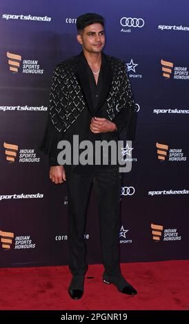 Mumbai, Inde. 23rd mars 2023. Le cricketer indien Shubman Gill pose pour une photo pendant le tapis rouge Indian Sports Honors à Mumbai. Le prix vise à récompenser l'excellence dans divers sports et à encourager les talents à venir. Crédit : SOPA Images Limited/Alamy Live News Banque D'Images