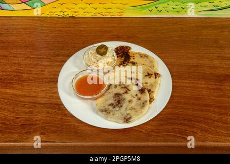 Dans la région de Paisa, l'arepa accompagne chaque repas de la journée et un collier d'arepa est décerné pour honorer les personnes célèbres Banque D'Images