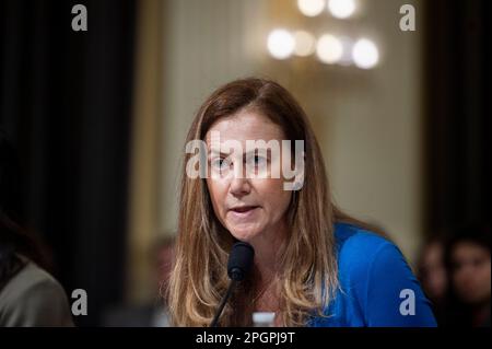 Washington, Vereinigte Staaten. 23rd mars 2023. Naomi Kikoler, Directrice, Centre Simon-Skjodt pour la prévention du génocide, Musée de l'Holocauste des États-Unis, Présente sa déclaration d'ouverture lors d'un comité spécial de la Chambre sur la concurrence stratégique entre les États-Unis et le Parti communiste chinois qui entend « le génocide uyghur en cours du Parti communiste chinois » dans le bâtiment de la Maison-canon à Washington, DC, jeudi, 23 mars 2023. Credit: Rod Lamkey/CNP/dpa/Alay Live News Banque D'Images