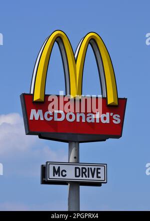 Panneau McDonald's, Mc Drive, Schoeneberg, Berlin, Allemagne Banque D'Images