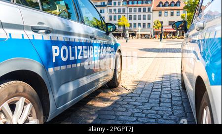 Mannheim, Allemagne - 17 juin 2022: Voitures du département de police de la ville de Mannhhein en Allemagne avec signe du département de police Banque D'Images