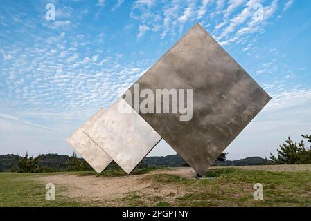 Les trois carrés de George Rickey, installation artistique, Naoshima, Japon Banque D'Images