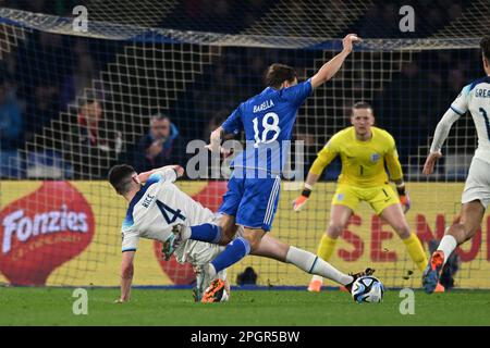 Nicolo Barella (Italie)riz Declan (Angleterre) lors du match des qualifications européennes de l'UEFA Allemagne 2024 entre l'Italie 1-2 Angleterre au stade Maradona sur 23 mars 2023 à Naples, Italie. Credit: Maurizio Borsari/AFLO/Alay Live News Banque D'Images