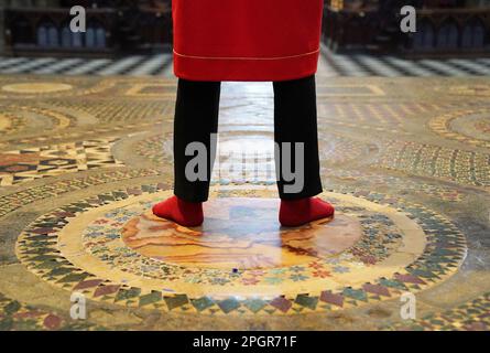 Le maréchal Howard Berry se trouve au centre du pavé Cosmati, situé avant l'autel, lors d'un appel photo à l'abbaye de Westminster, dans le centre de Londres, pour annoncer des événements spéciaux pour célébrer le couronnement du roi Charles III Date de la photo: Jeudi 23 mars 2023. Banque D'Images