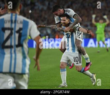 23rd mars 2023: Belgrano, Buenos Aires, Argentine: Football international amical, Argentine contre Panama: Lionel Messi da Argentine célèbre son but avec Rodrigo de Paul Banque D'Images