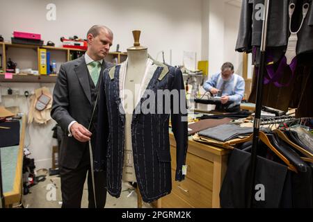 Dege & Skinner, créateur de chemises sur mesure Savile Row, créé en 1865 et situé au numéro 10 Savile Row, Londres, Royaume-Uni Banque D'Images