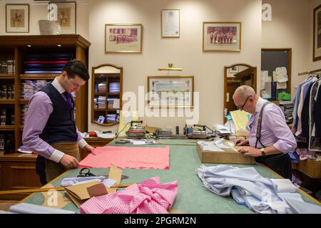 Dege & Skinner, créateur de chemises sur mesure Savile Row, créé en 1865 et situé au numéro 10 Savile Row, Londres, Royaume-Uni Banque D'Images