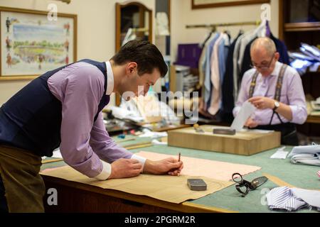 Dege & Skinner, créateur de chemises sur mesure Savile Row, créé en 1865 et situé au numéro 10 Savile Row, Londres, Royaume-Uni Banque D'Images