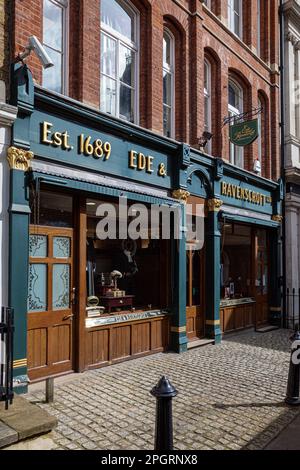 EDE & Ravenscroft Legal Outfitters Londres. Spécialiste de la confection de vêtements juridiques et de la fabrication de perruques au 93 Chancery Lane, Londres. Banque D'Images