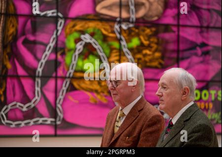 5A Heneage Street, Londres E1 5LJ, Royaume-Uni. 24th mars 2023. L'exposition inaugurale du Gilbert & George Centre sera LES PHOTOS PARASICAL, exposées pour la première fois à Londres. En même temps que l'ouverture du Centre, White Cube dévoilera ses nouvelles images Corpsing, les images les plus conflictuelles et personnelles de Gilbert & George à ce jour au White Cube Mason's Yard, Londres. Image : les images Paradisiques. Crédit : Malcolm Park/Alay Live News Banque D'Images