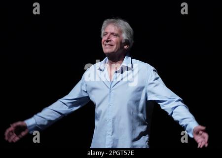 Le chanteur français Yves Duteil en concert. Banque D'Images