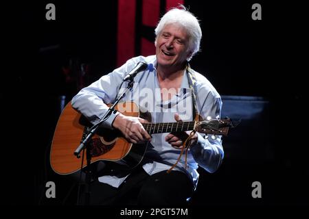 Le chanteur français Yves Duteil en concert. Banque D'Images